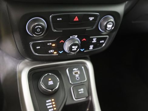 Used 2020 Jeep Compass Latitude image 16