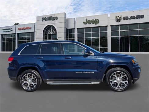 Used 2018 Jeep Grand Cherokee Limited image 2