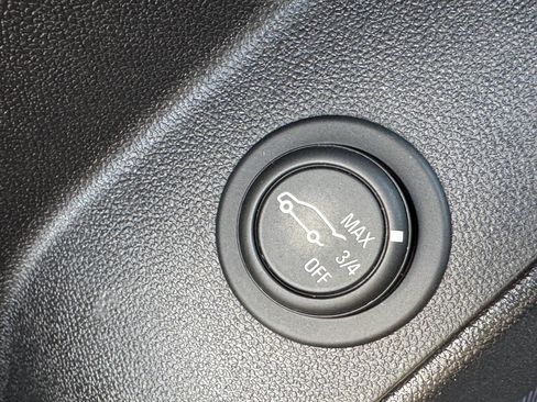 Used 2019 Chevrolet Equinox LT FWD image 24