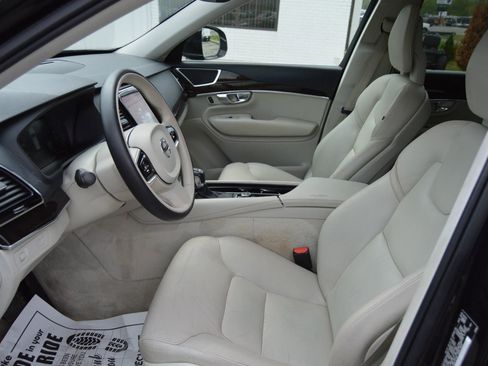 Used 2016 Volvo XC90 T6 Momentum w/ Momentum Plus Package image 10