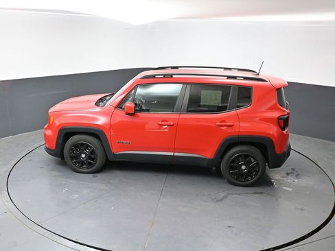 Used 2020 Jeep Renegade Latitude FWD image 43