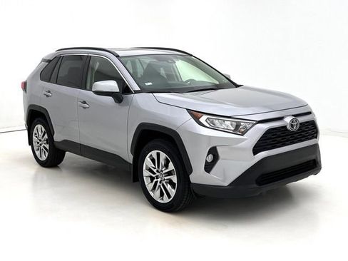 Used 2019 Toyota RAV4 XLE Premium w/ Cold Weather Package AWD/4WD image 2