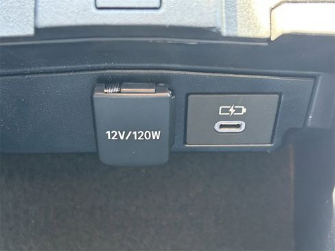 Used 2025 Toyota Corolla LE image 25