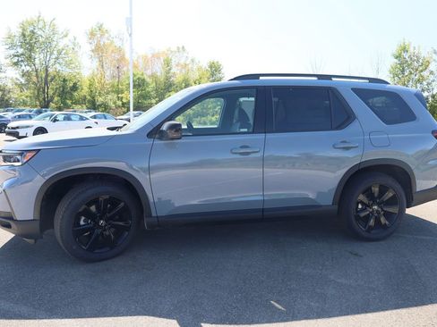 New 2025 Honda Pilot Black Edition image 8