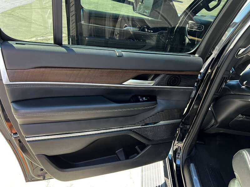 Used 2024 Jeep Grand Wagoneer L 4WD image 24
