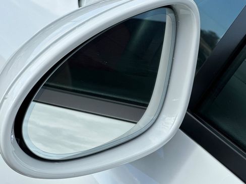 Used 2025 Porsche Macan image 41