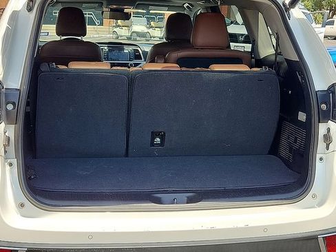 Used 2018 Toyota Highlander Limited FWD image 10