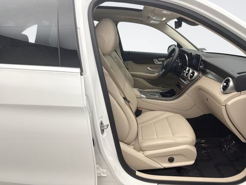 Used 2022 Mercedes-Benz GLC 300 4MATIC image 17