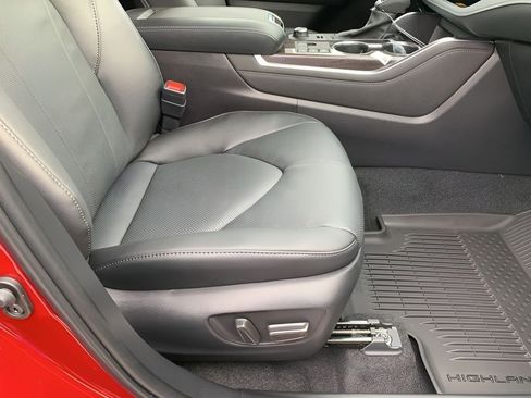 New 2026 Toyota Highlander Limited image 16