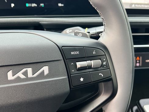 New 2025 Kia EV6 Light w/ Light LR Technology Package image 19