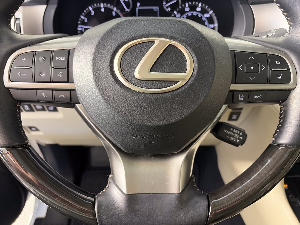 Used 2023 Lexus GX 460 Premium w/ Accessory Package AWD/4WD image 16