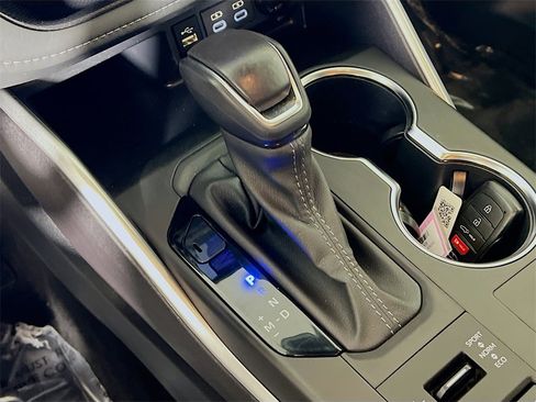 Certified 2024 Toyota Highlander LE image 16