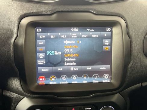 Used 2022 Jeep Renegade Latitude w/ Convenience Group AWD/4WD image 17