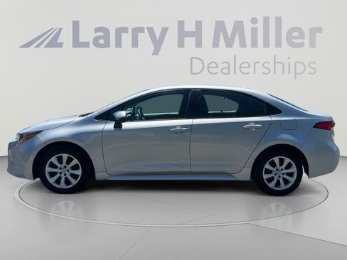 Used 2024 Toyota Corolla LE FWD image 2