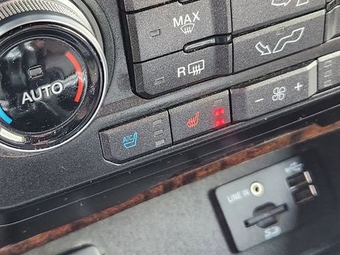 Used 2015 Ford F150 Platinum w/ Equipment Group 701A Luxury image 26