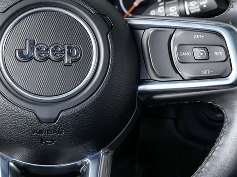 Used 2022 Jeep Wrangler Unlimited Sahara image 10