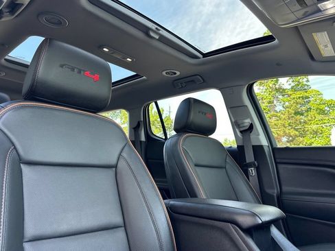 Used 2023 GMC Acadia AT4 w/ Preferred Package AWD/4WD image 18