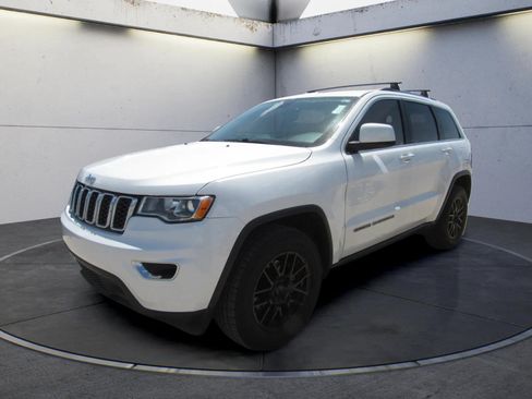 Used 2018 Jeep Grand Cherokee Laredo RWD image 1