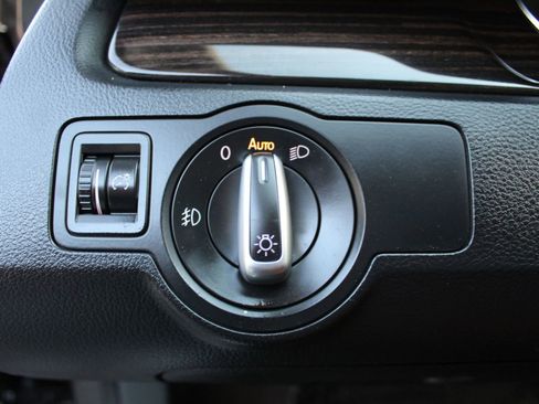 Used 2014 Volkswagen CC Executive FWD image 28