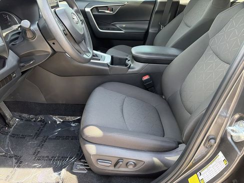 Used 2024 Toyota RAV4 XLE w/ Convenience Package FWD image 30