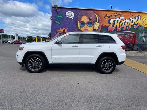 Certified 2022 Jeep Grand Cherokee Limited AWD/4WD image 2