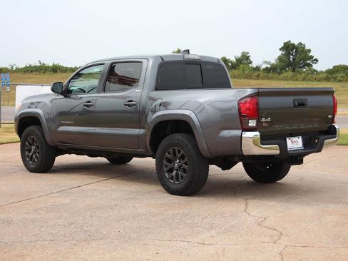 Used 2021 Toyota Tacoma SR5 AWD/4WD image 8