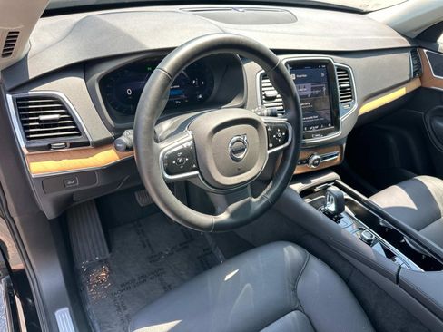 Certified 2025 Volvo XC90 B6 Plus image 9