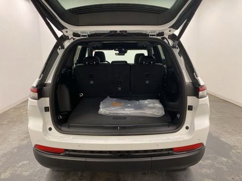 Used 2025 Jeep Grand Cherokee Limited image 26