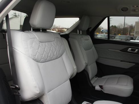 New 2026 Ford Explorer Platinum w/ LUX Leather Package AWD/4WD image 16