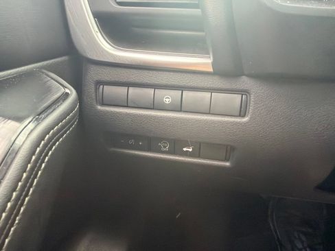 Used 2023 Nissan Rogue SV w/ SV Premium B Package FWD image 17