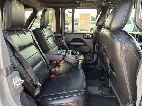 Used 2018 Jeep Wrangler Unlimited Sahara w/ Quick Order Package 24M Moab image 23