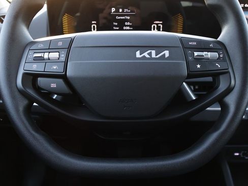 New 2025 Kia K4 LXS image 29