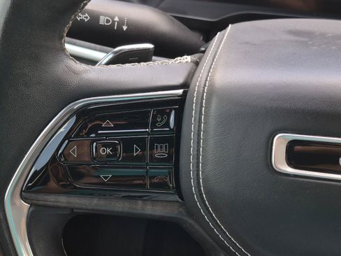 Used 2022 Jeep Grand Cherokee Overland RWD image 26