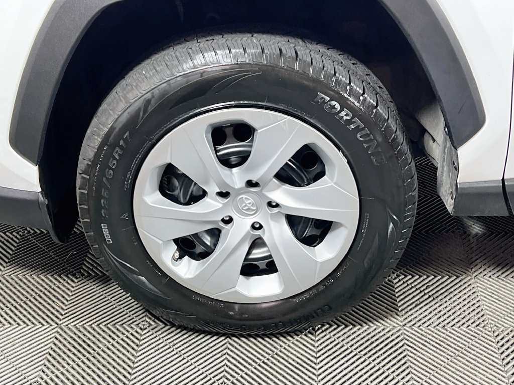Used 2024 Toyota RAV4 LE AWD/4WD image 27