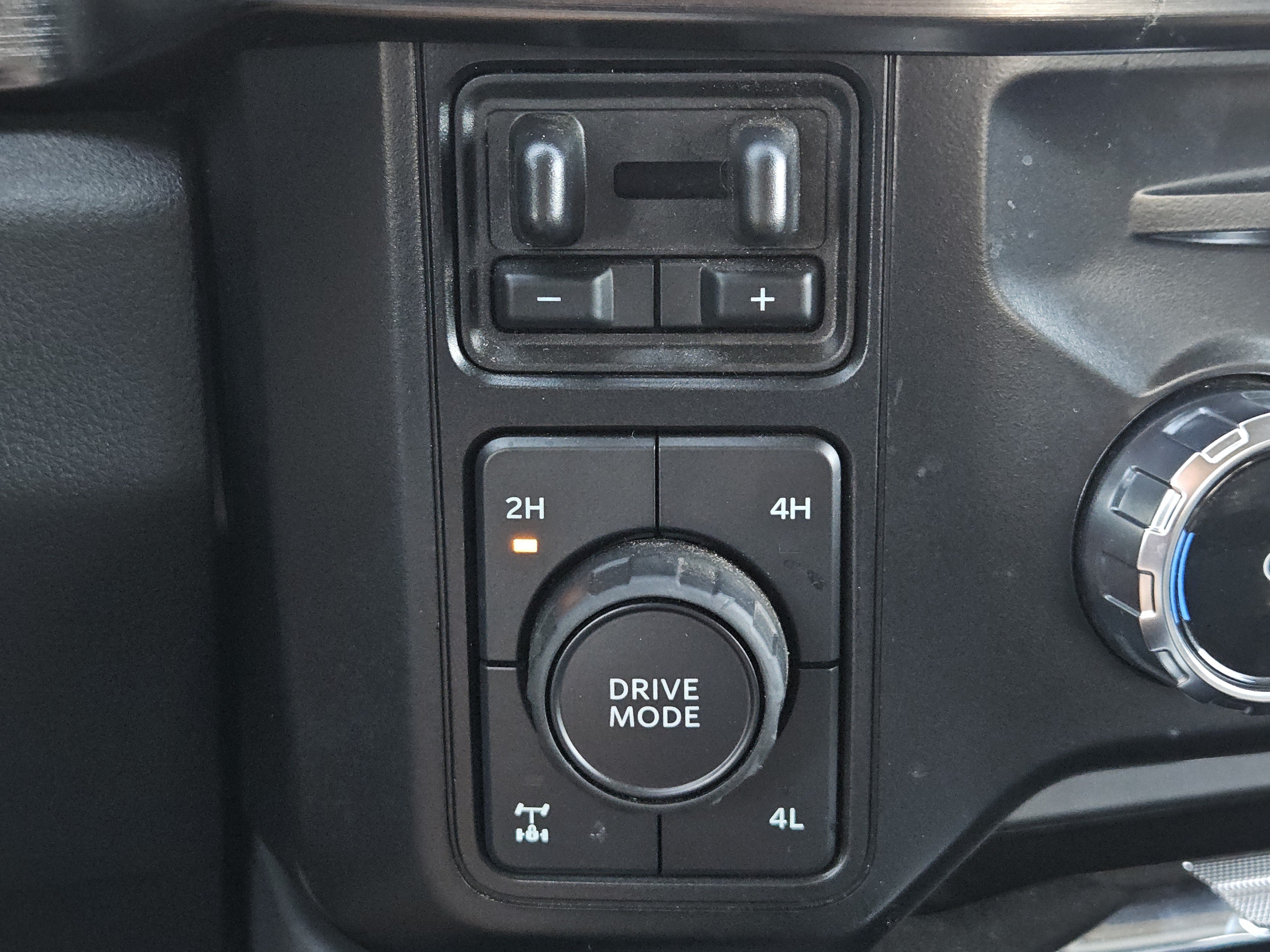 Used 2024 Ford F250 Lariat w/ FX4 Off-Road Package AWD/4WD image 17