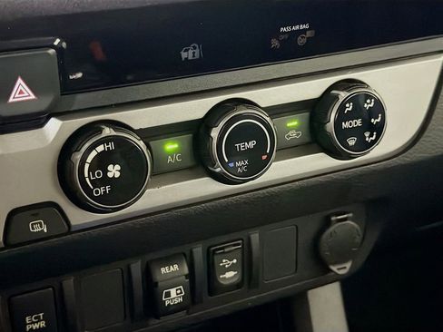 Used 2018 Toyota Tacoma SR5 RWD image 18