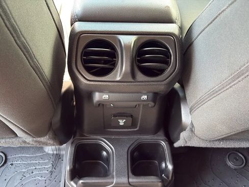 Used 2021 Jeep Wrangler Unlimited Sahara w/ Uconnect 4C Nav & Sound Group AWD/4WD image 28