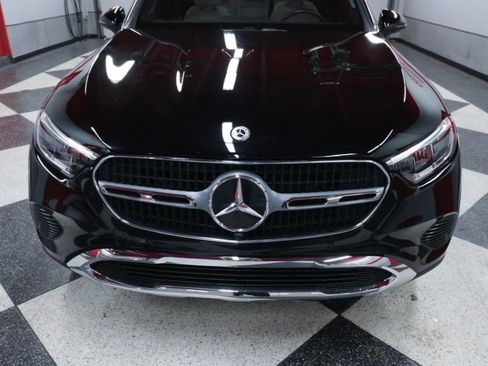 Used 2024 Mercedes-Benz GLC 300 4MATIC image 4