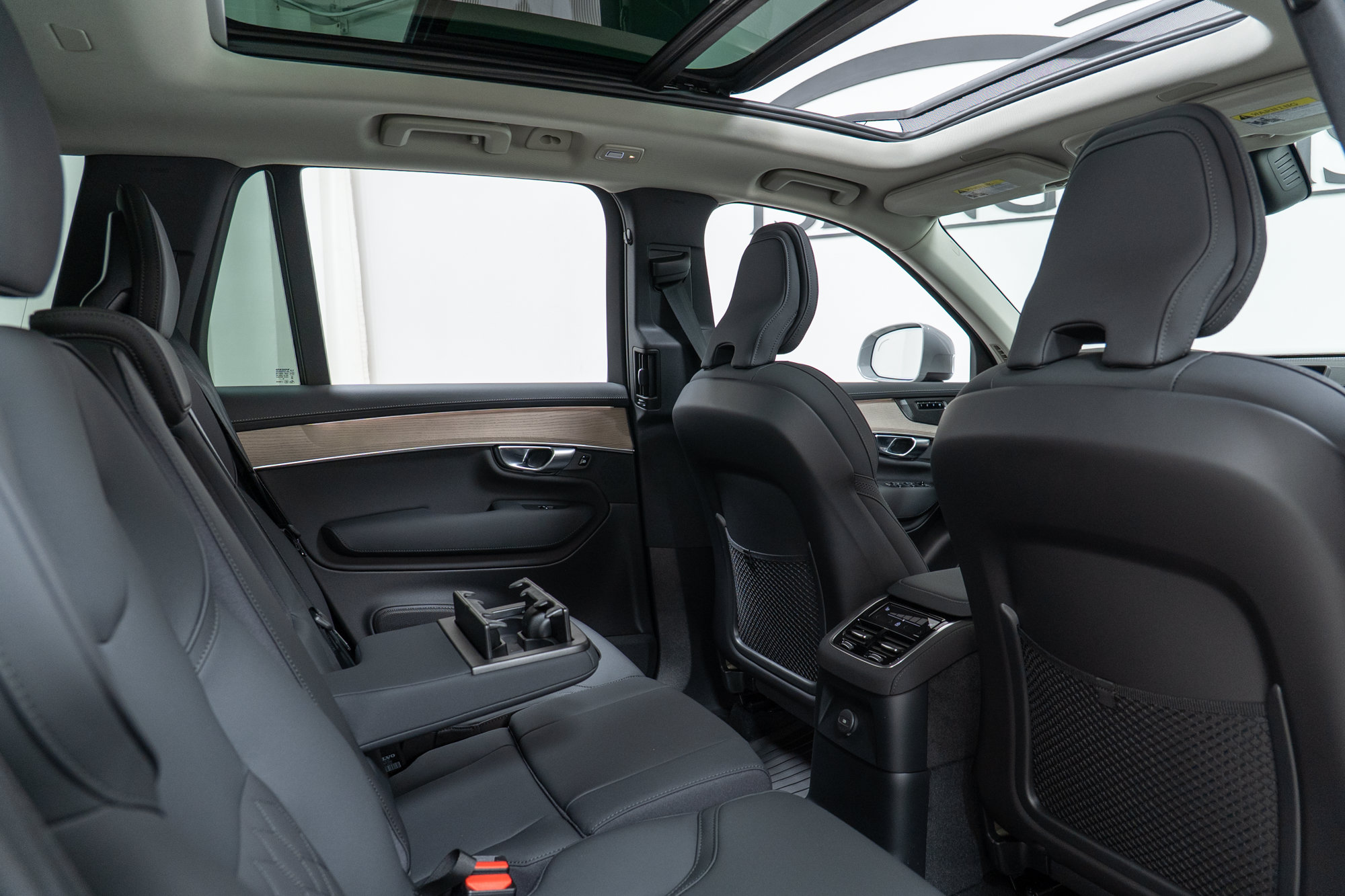 New 2026 Volvo XC90 T8 Plus w/ Protection Package Premier AWD/4WD image 23