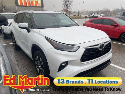 Certified 2023 Toyota Highlander XLE image 1