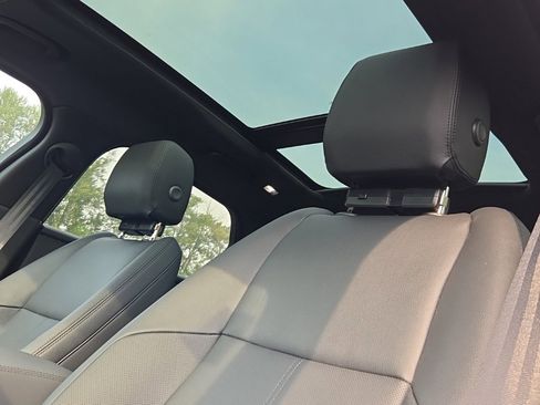 New 2026 Land Rover Range Rover Velar Dynamic SE image 14