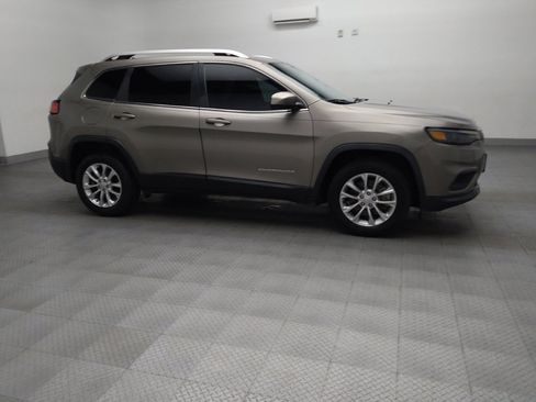 Used 2019 Jeep Cherokee Latitude w/ Popular Appearance Group image 11