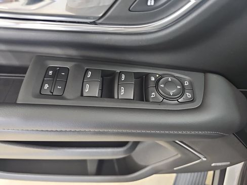 Used 2023 Chevrolet Suburban Z71 w/ Luxury Package AWD/4WD image 35