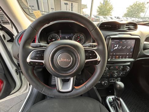 Used 2023 Jeep Renegade Latitude AWD/4WD image 14