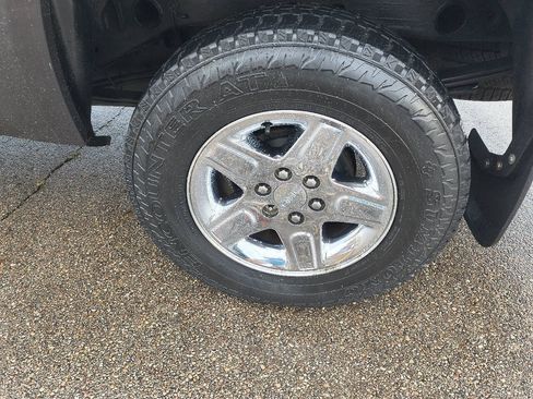 Used 2011 GMC Sierra 1500 SLE w/ All-Terrain Package AWD/4WD image 9