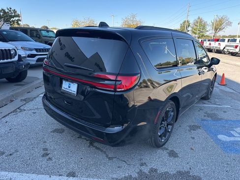 New 2026 Chrysler Pacifica Select image 28