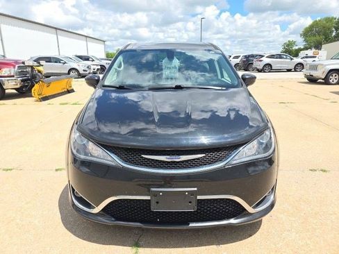 Certified 2019 Chrysler Pacifica Touring Plus w/ Tire & Wheel Group FWD image 2