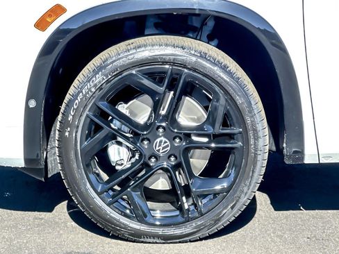 New 2026 Volkswagen Tiguan SE R-Line image 24