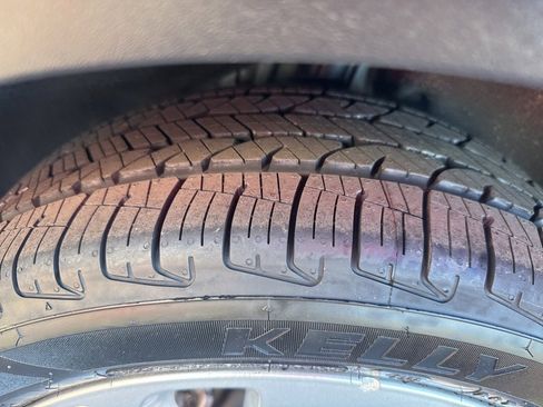 Used 2023 Chevrolet Bolt EUV LT w/ Driver Confidence Package image 11