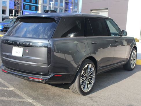 New 2026 Land Rover Range Rover Long Wheelbase SE AWD/4WD image 2
